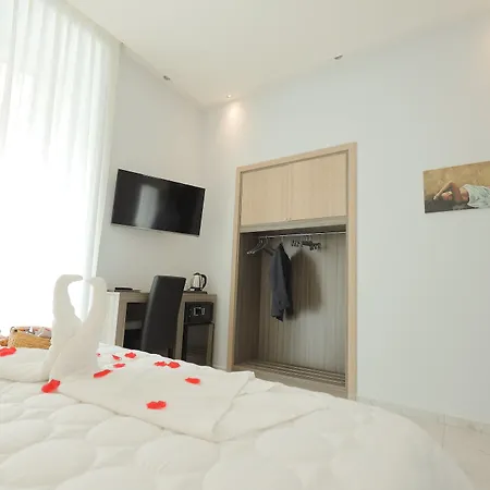 Garibaldi 3* Naples