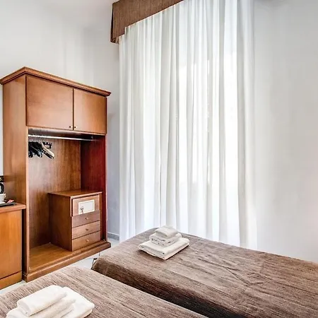 Garibaldi 3* Naples