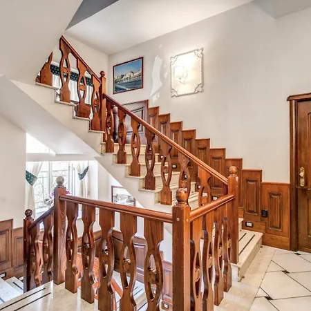 Garibaldi نابولي