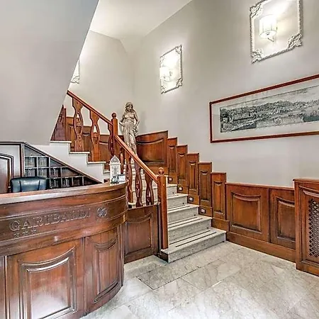Garibaldi Hotel 3*