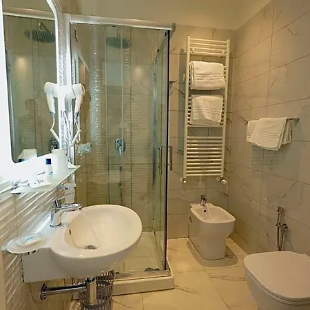 Garibaldi Hotel 3*